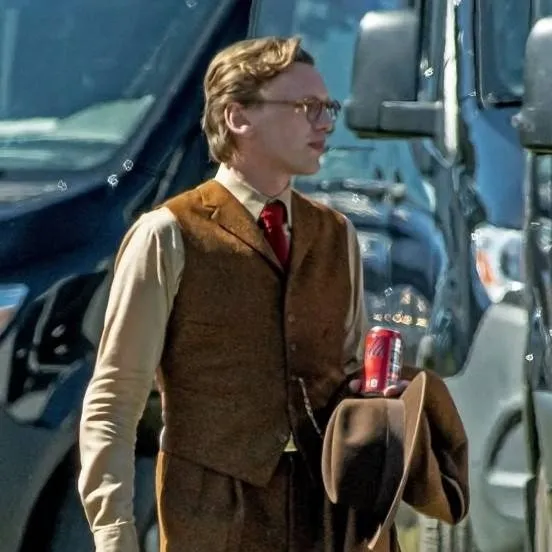 chat with ai character: Mr whatsit (Henry)