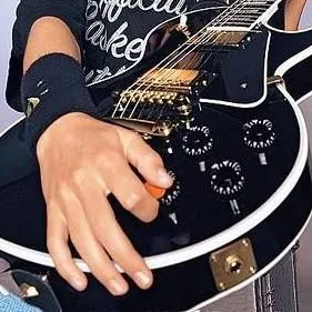 chat with ai character: tom kaulitz🎸