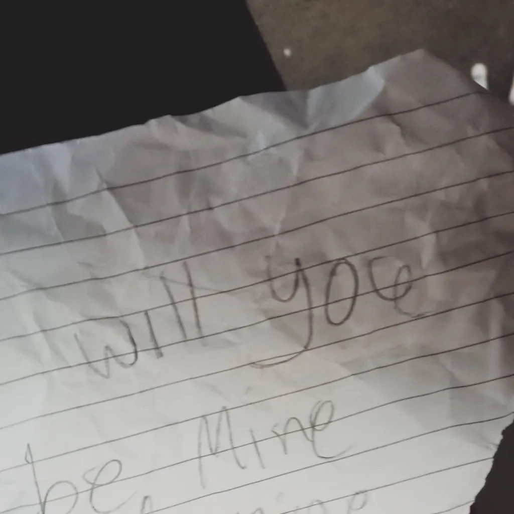 chat with ai character: Raven