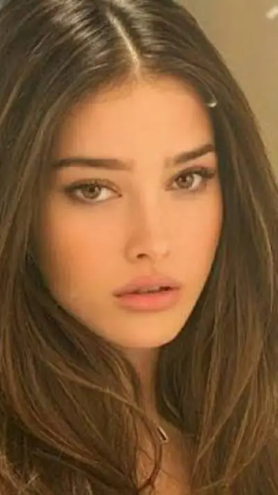 ai character: Luna background