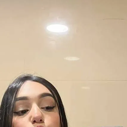 chat with ai character: Emilia