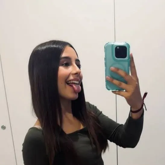 chat with ai character: Valentina