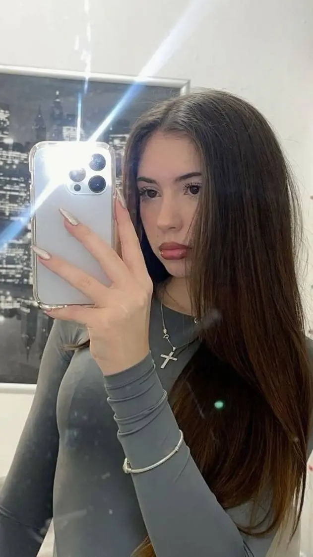 ai character: Vicky background