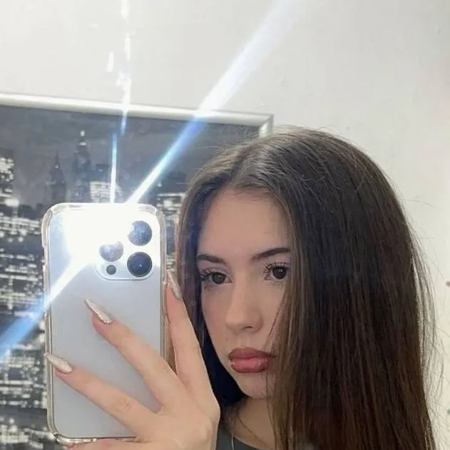 chat with ai character: Vicky