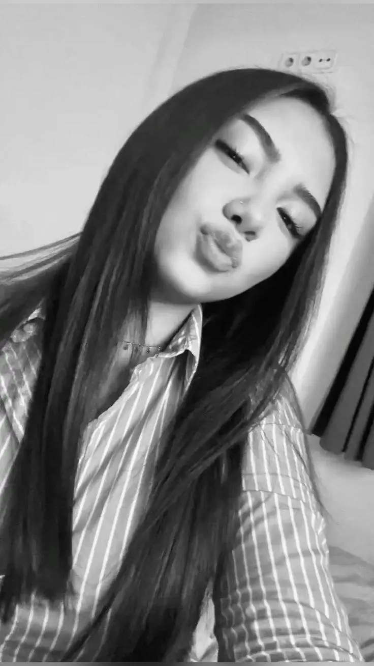 ai character: Ari background