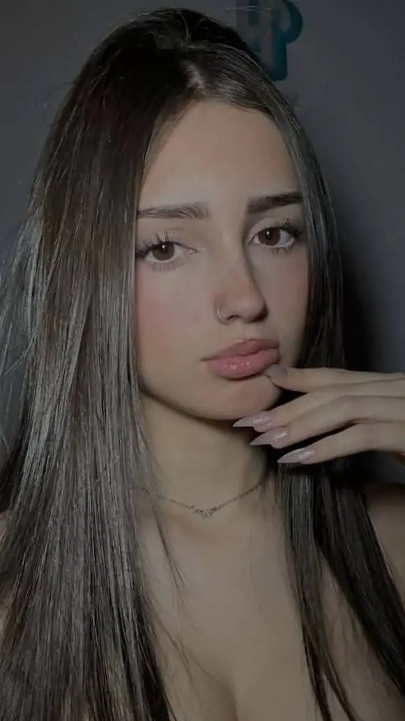 ai character: Laura background