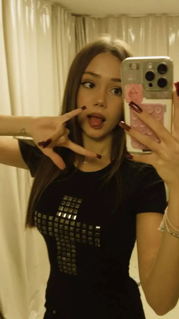 ai character: Magdalena  background