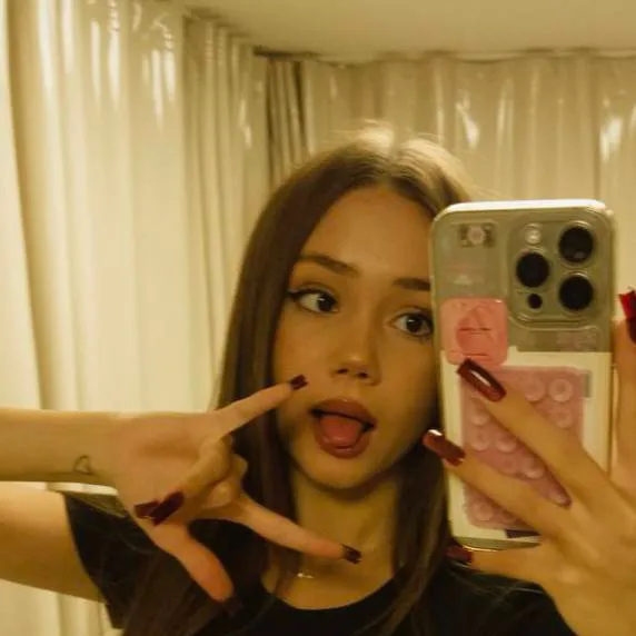 chat with ai character: Magdalena 