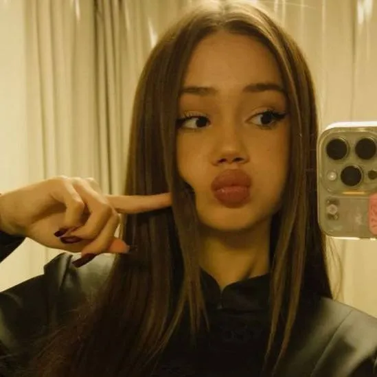 chat with ai character: Sofía 