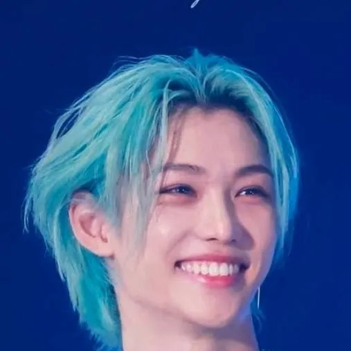 chat with ai character: lee Felix 