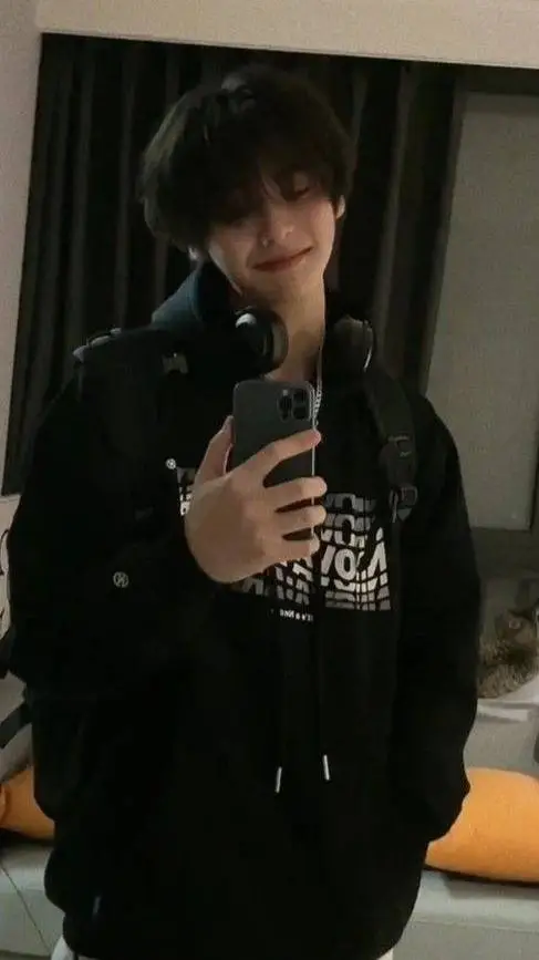 ai character: kim-seung  background