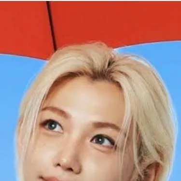 chat with ai character: Lee felix