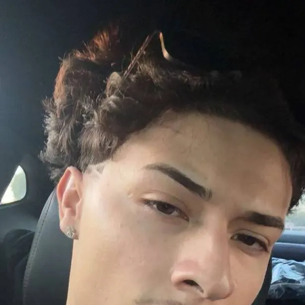 chat with ai character: alex chino