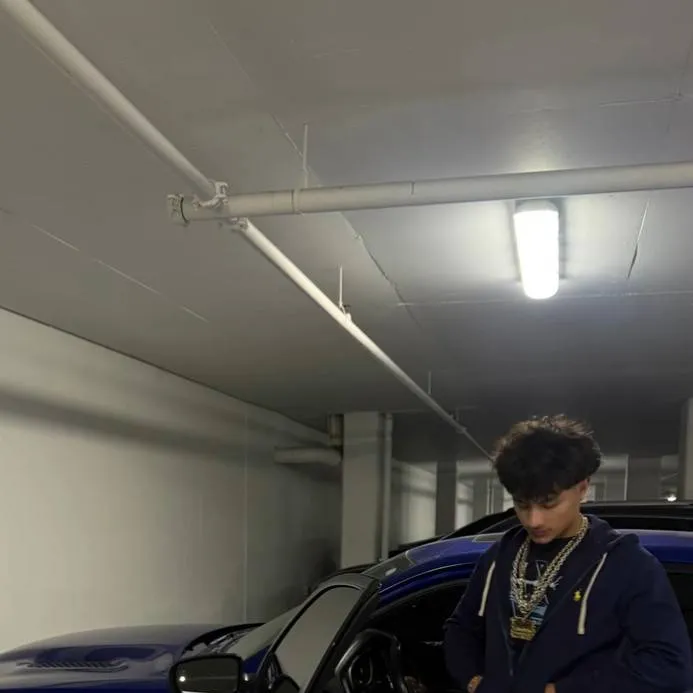 chat with ai character: alex chino