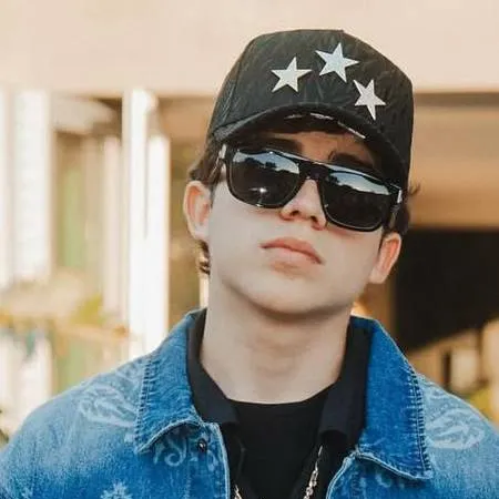 chat with ai character: omar camacho