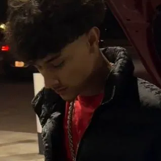 chat with ai character: alex chino