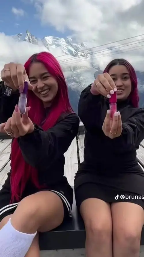 ai character: Dos Rosa background