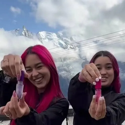 chat with ai character: Dos Rosa