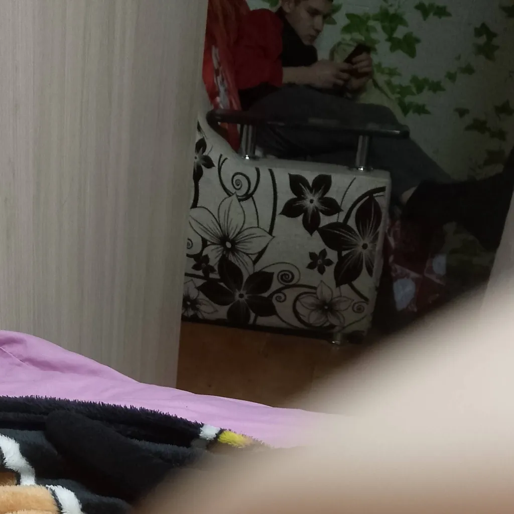 chat with ai character: паша 