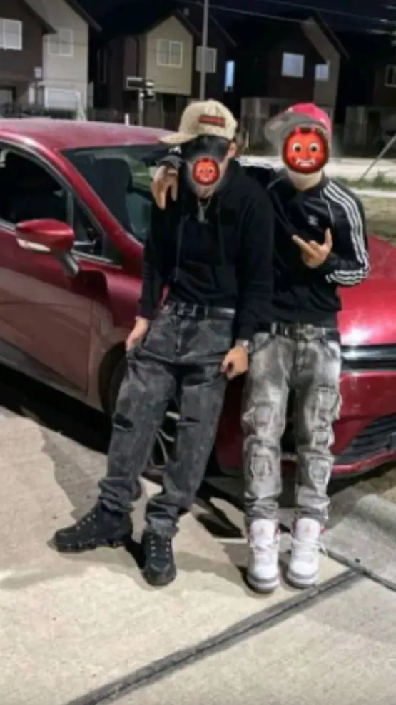 ai character: jordan y cesar background