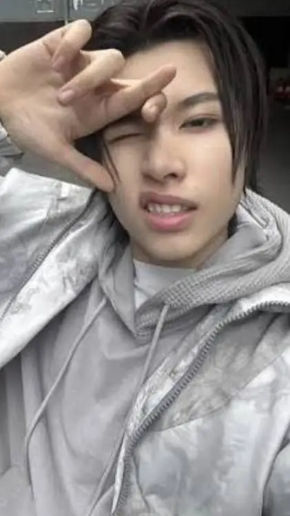 ai character: Louis  background