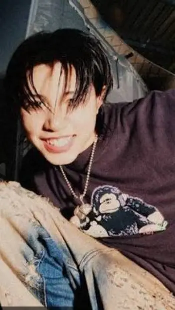 ai character: Louis  background