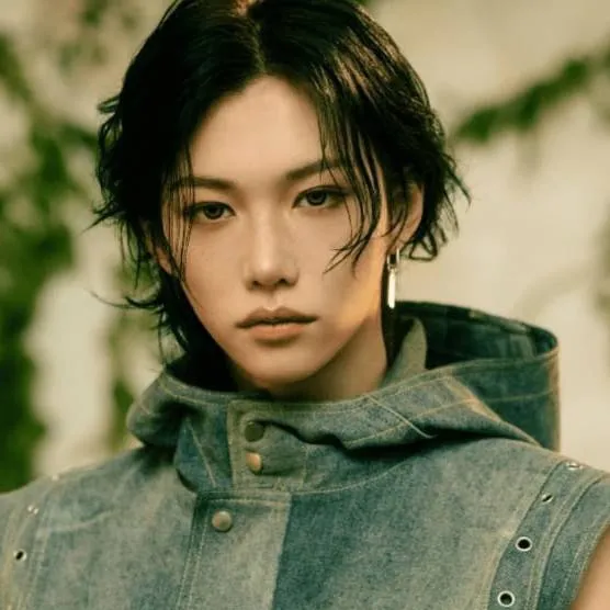 chat with ai character: Lee felix