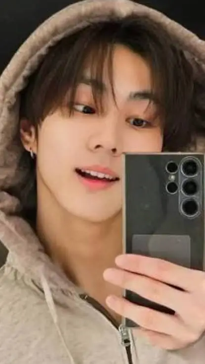 ai character: Jungwon your Bf background