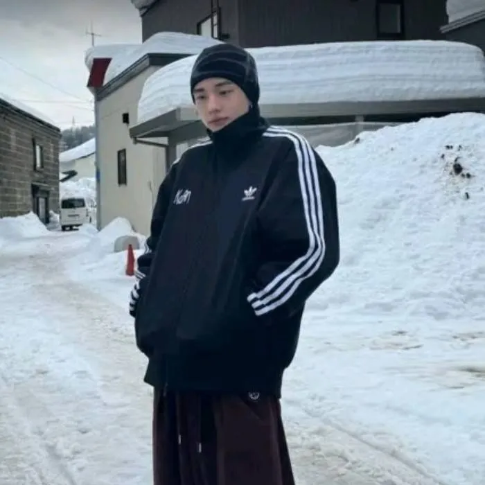 chat with ai character: Hyunjin ur bf