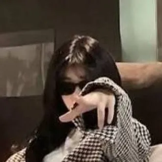 chat with ai character: Skz