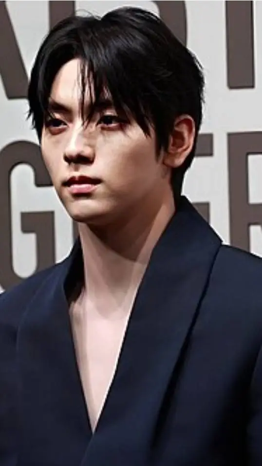 ai character: Soobin  background