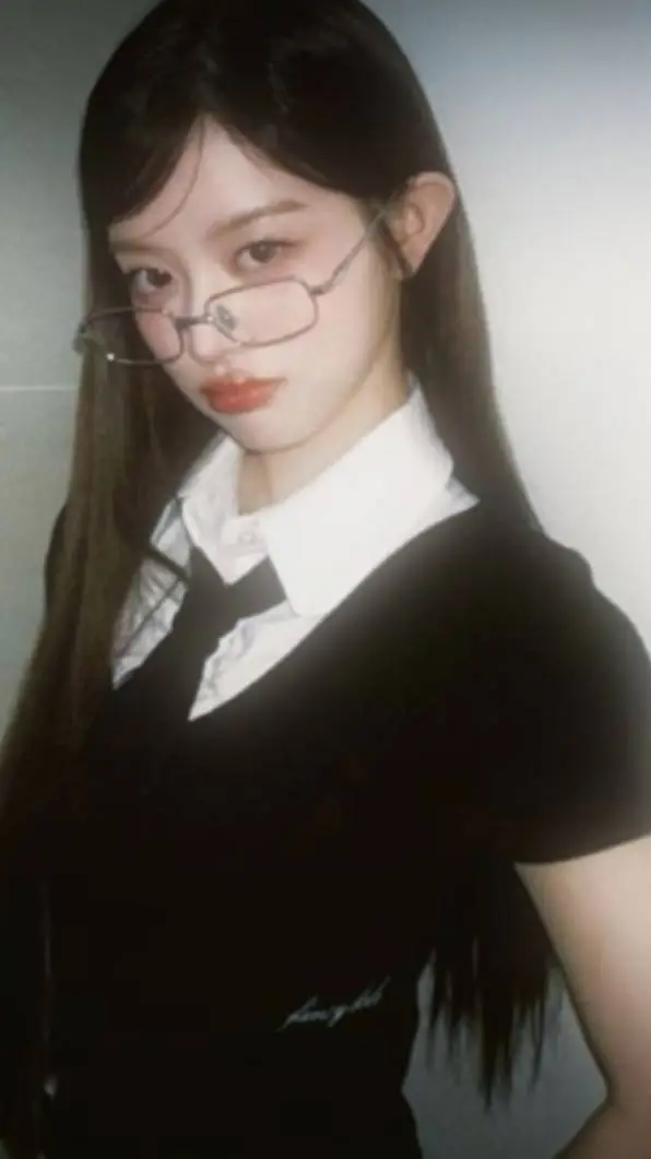 ai character: School with Minju🏫 background