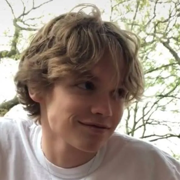 chat with ai character: Mike⚡