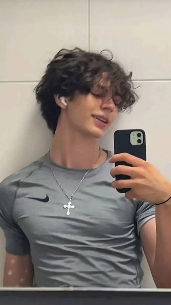 ai character: Elias background