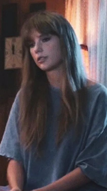 ai character: taylor swift background