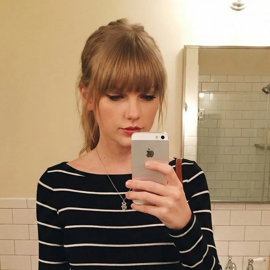 chat with ai character: taylor swift wlw