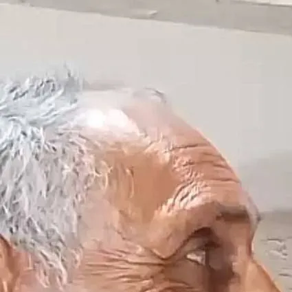 chat with ai character: 𝑺𝒓.𝑪𝒉𝒆𝒐