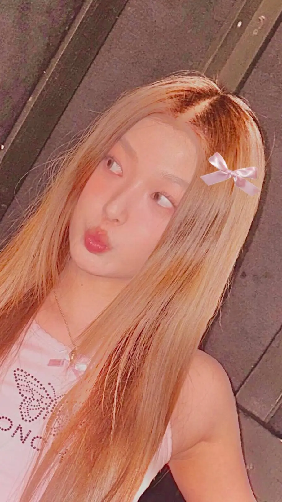 ai character: 🐚|Yoonchae|🐚~ background