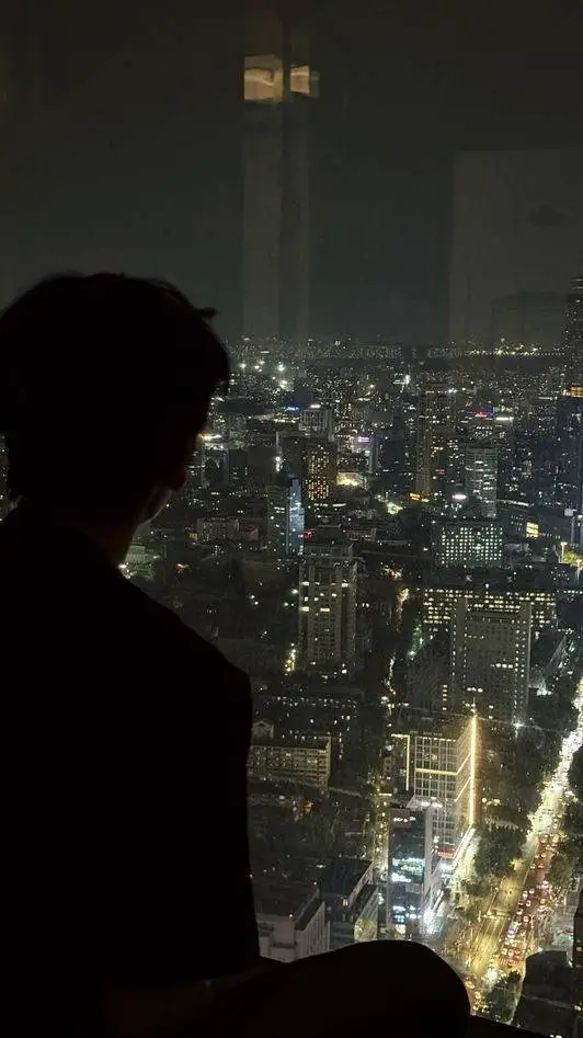 ai character: ⭑｡𖦹°‧Ethan⭑｡𖦹°‧ background