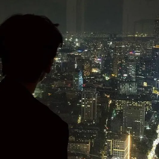 chat with ai character: ⭑｡𖦹°‧Ethan⭑｡𖦹°‧