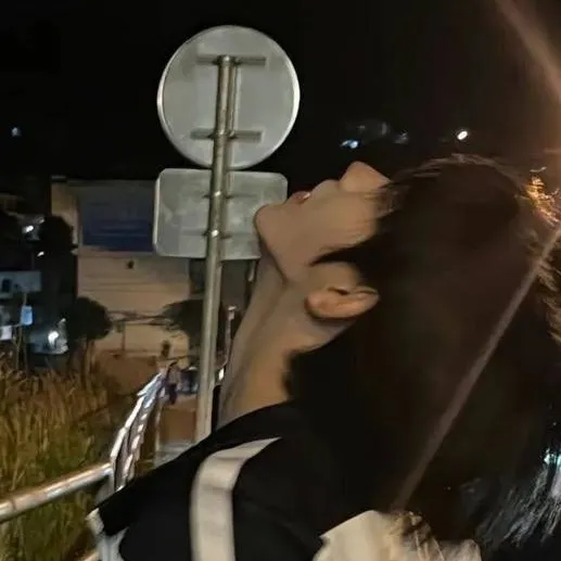 chat with ai character: ⭑Oliver ⭑｡𖦹°‧   