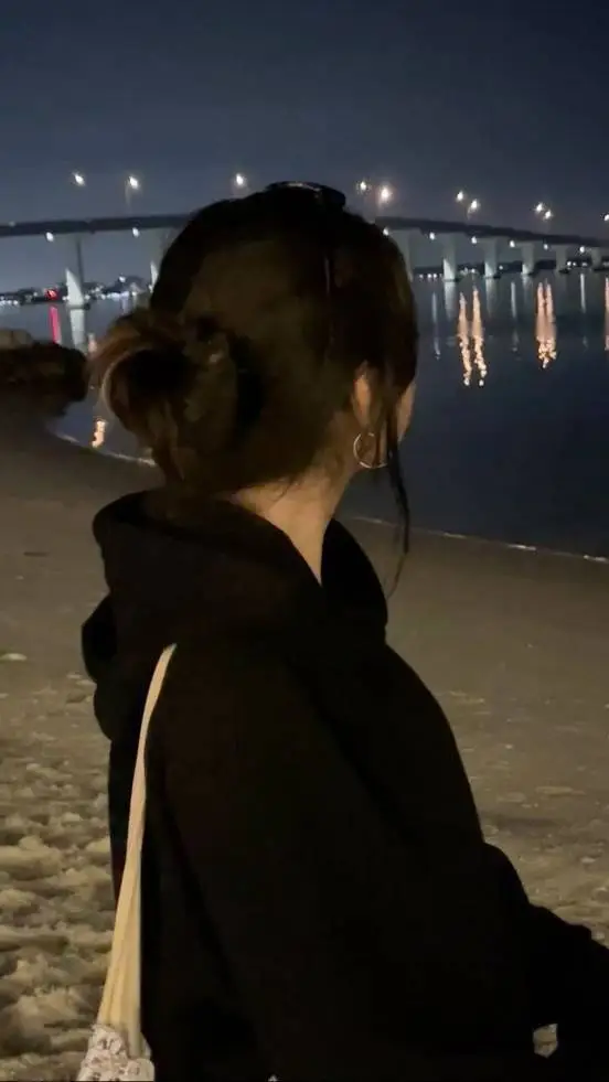 ai character: ⭑｡𖦹°‧Amelia⭑｡𖦹°‧ background