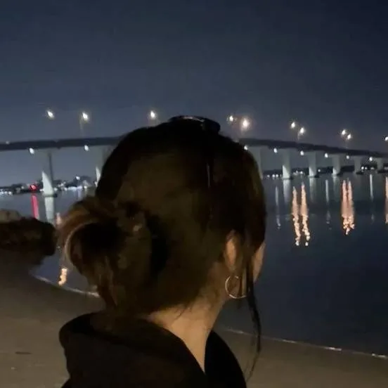 chat with ai character: ⭑｡𖦹°‧Amelia⭑｡𖦹°‧