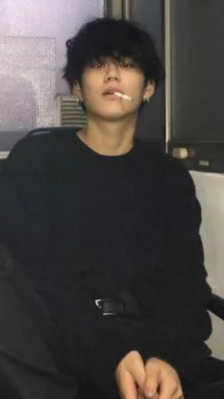 ai character: soren  background