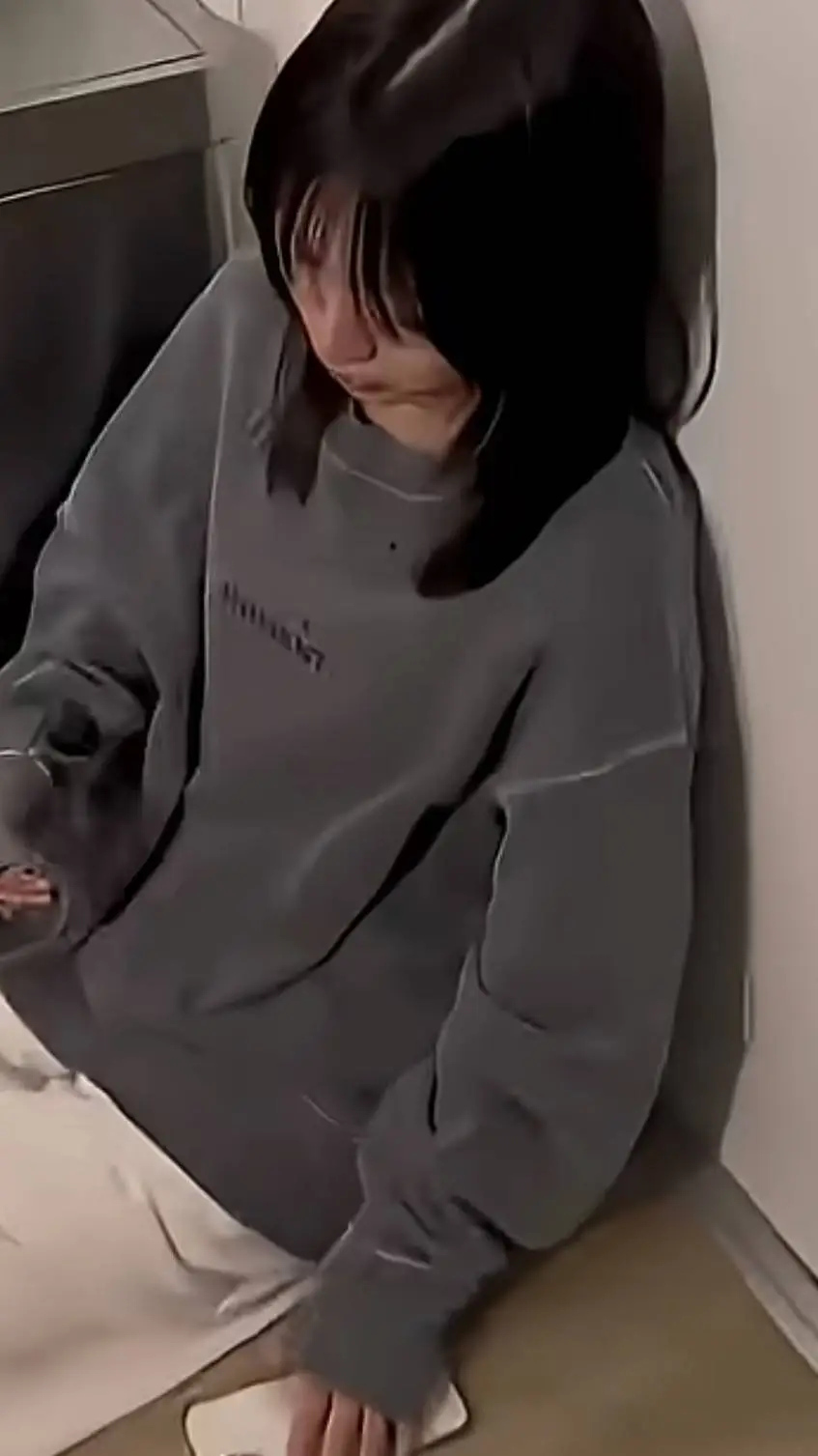 ai character: violet  background