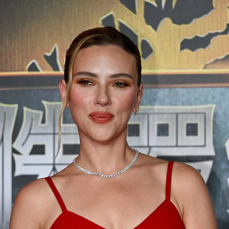 chat with ai character: Scarlet Johanson 