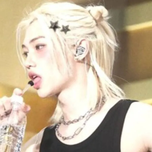 chat with ai character: felix