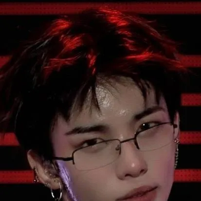 chat with ai character: 🗣🔥HYUNJIN🔥🗣