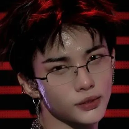 chat with ai character: 🗣🔥HYUNJIN🔥🗣