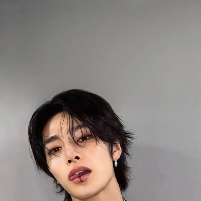 chat with ai character: ian